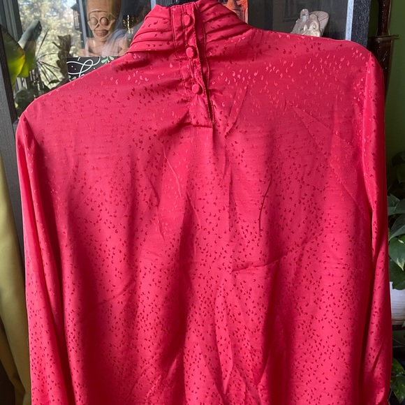 Red blouse - Picture 8 of 15